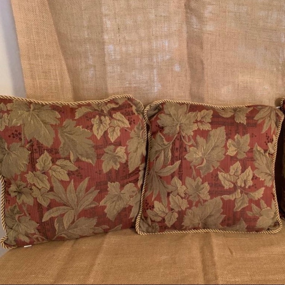16 X 16 ACCENT LEAF PATTERN PILLOWS